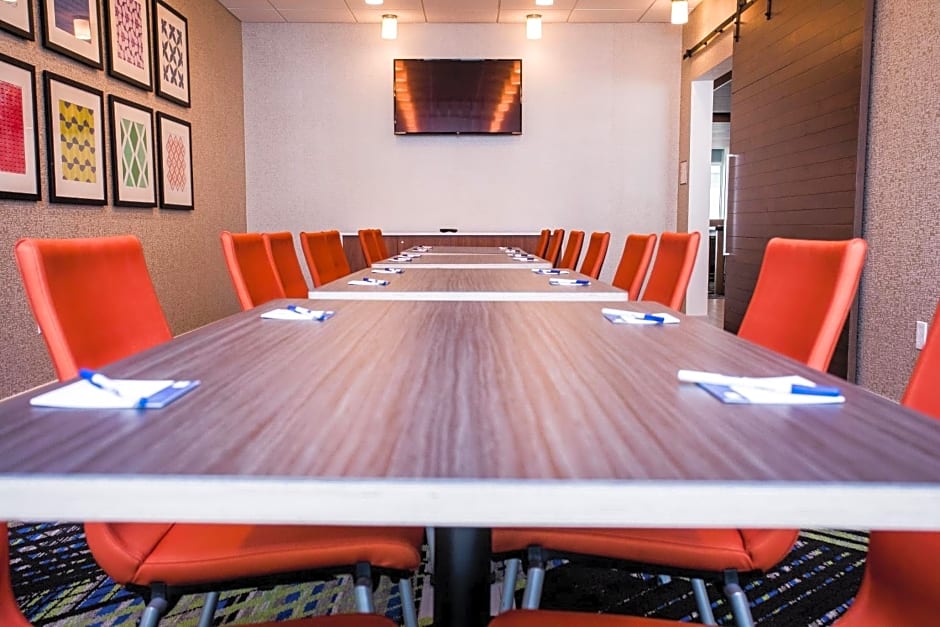 Holiday Inn Express and Suites Rehoboth Beach By IHG
