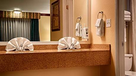 1 Queen Bed Non-Smoking Microwave And Refrigerator Wi-Fi Full Breakfast