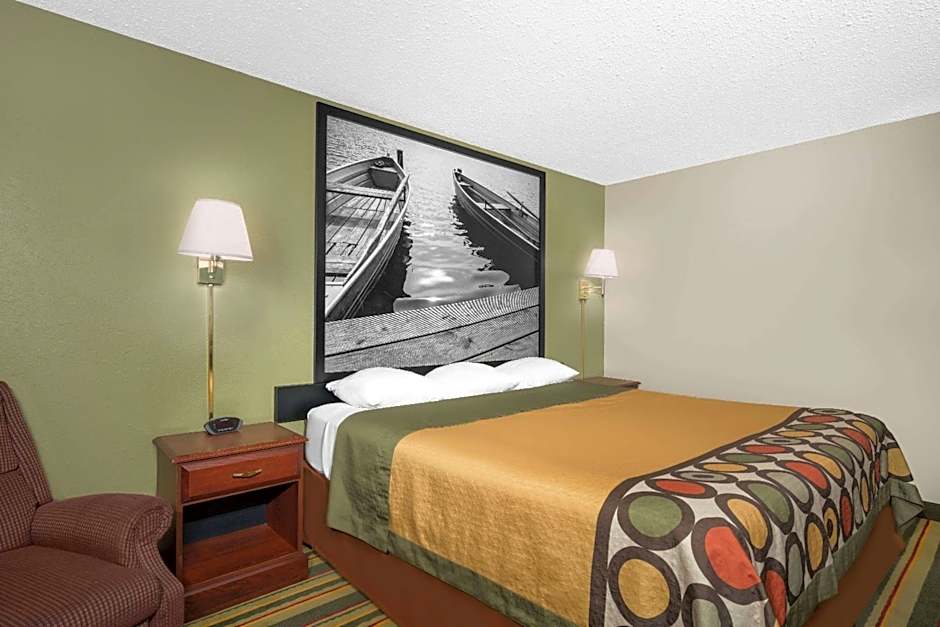 Super 8 by Wyndham Winona MN