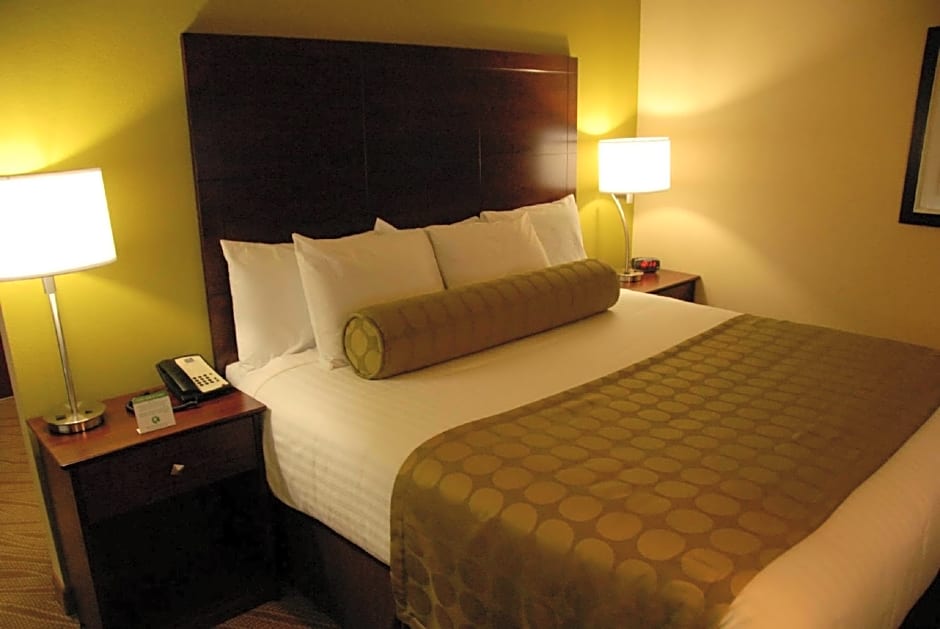 Cobblestone Inn & Suites - Marquette