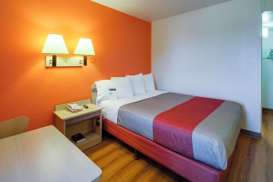 Motel 6-Lenexa, KS - Kansas City Southwest