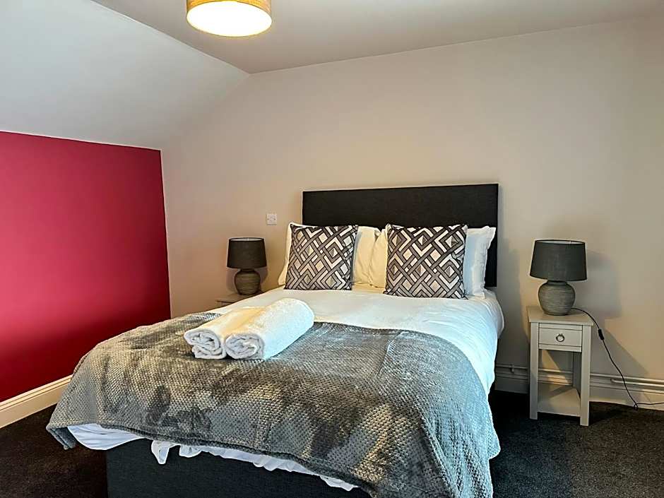 The Prince Albert Pub & Hotel with onsite FREE PARKING 2 minutes from Legoland