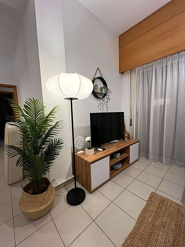 Makenzie 2 rooms first line beach