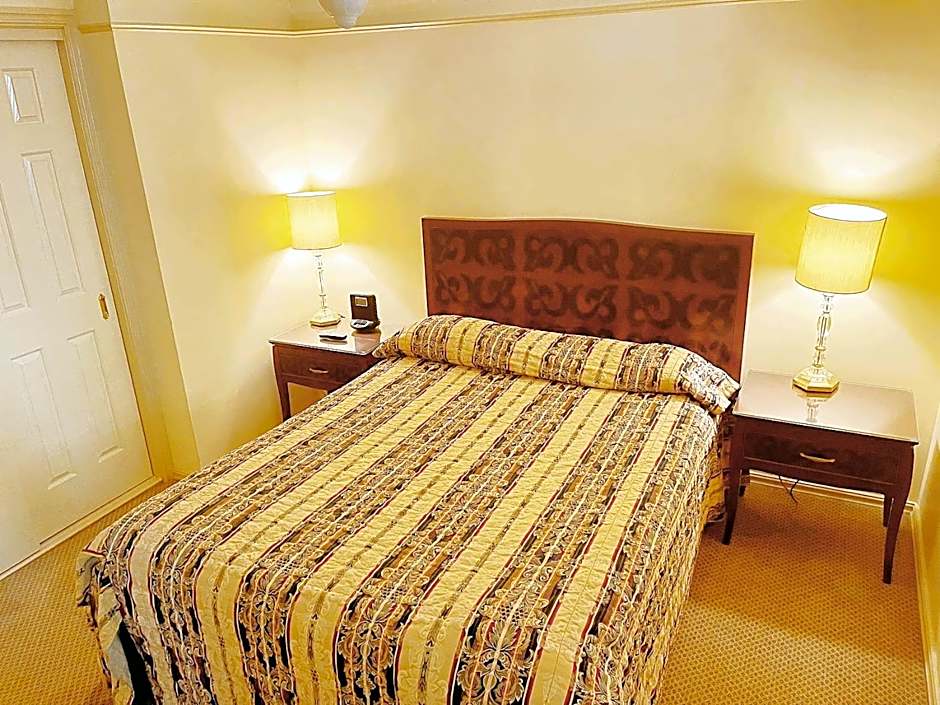 Royal Albert Apartments Hotel