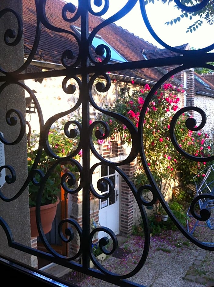 3 Roses – Villeneuve-sur-Yonne, NV