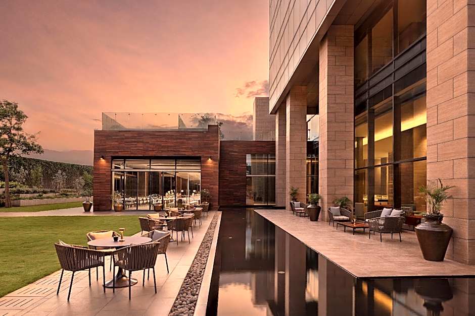 The Den Bengaluru, Lxr Hotels & Resorts