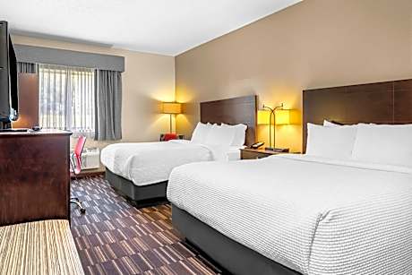 Queen Room with Two Queen Beds and Bath Tub - Disability Access