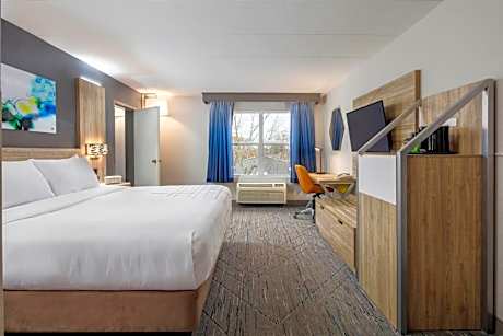 One-Bedroom King Suite - Non-Smoking