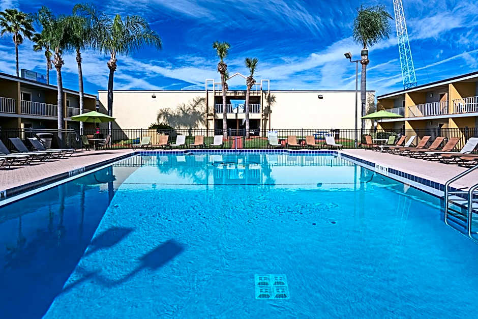 Celebration Suites At Old Town