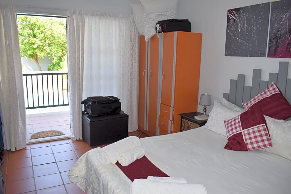 Oppi Hoek Guest House