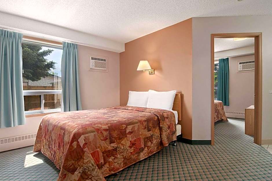 Travelodge by Wyndham Edmonton Airport