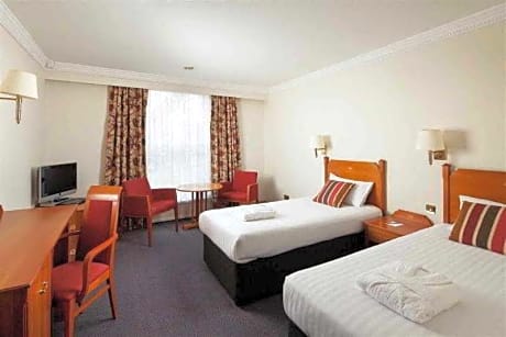 Classic room with 3 single beds