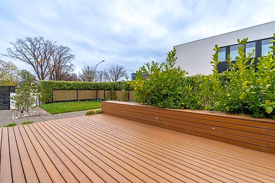 2-Storey Lumiere Townhouse with Private Courtyard - Hosted by Canstay