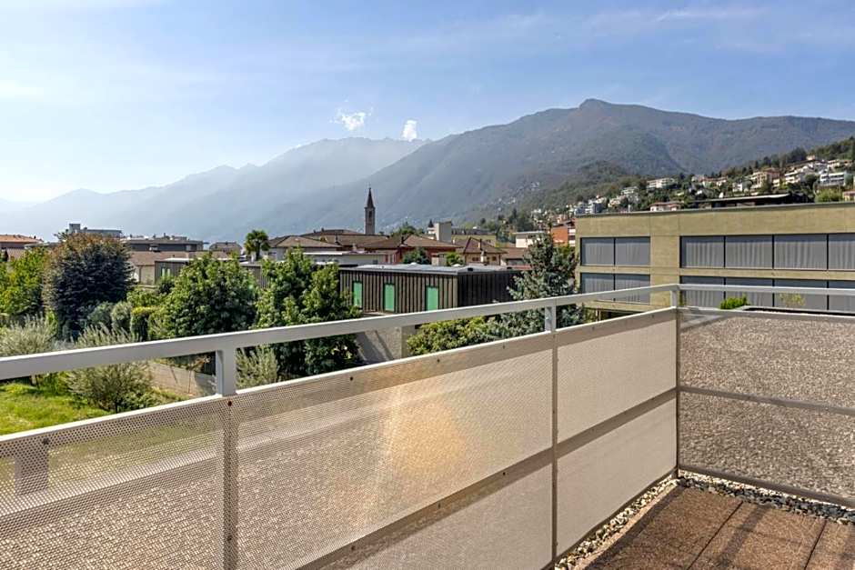Ascona Lodge, Pool & Garden Retreat
