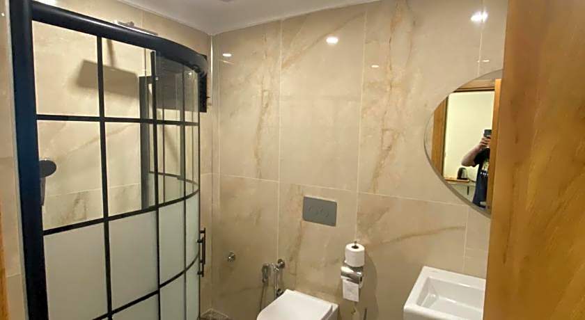 Rena Grand Residence & Suit