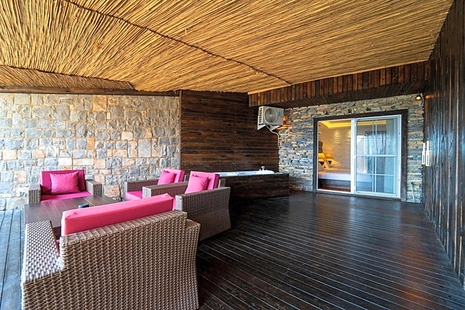 Manaspark Deluxe Hotel