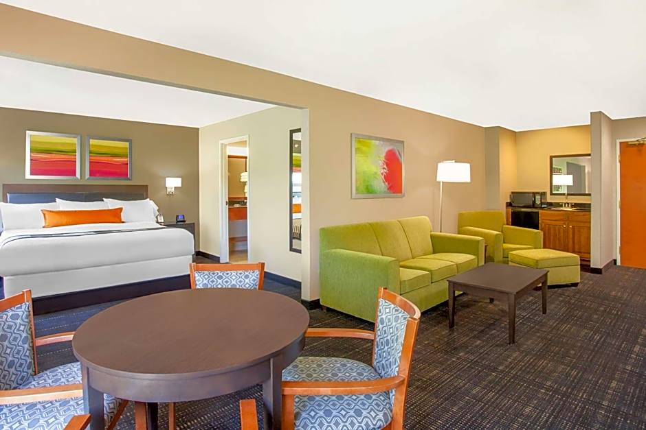 Photo 1 of 5 of Deluxe Studio 1 King Bed Suite