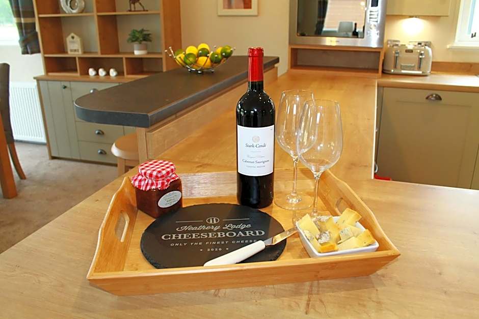 Heathery Lodge with Hot Tub