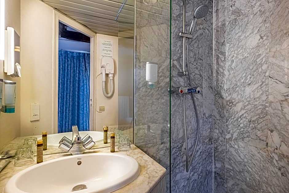 Hotel Baudelaire Opera