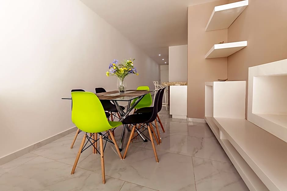 Mararena Family Apartments & Long Stay Living - Steps from 5th Avenue