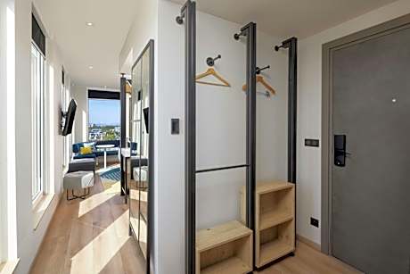 Aloft Family Room