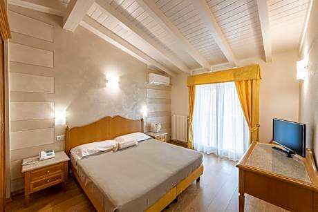 Junior Suite with Balcony