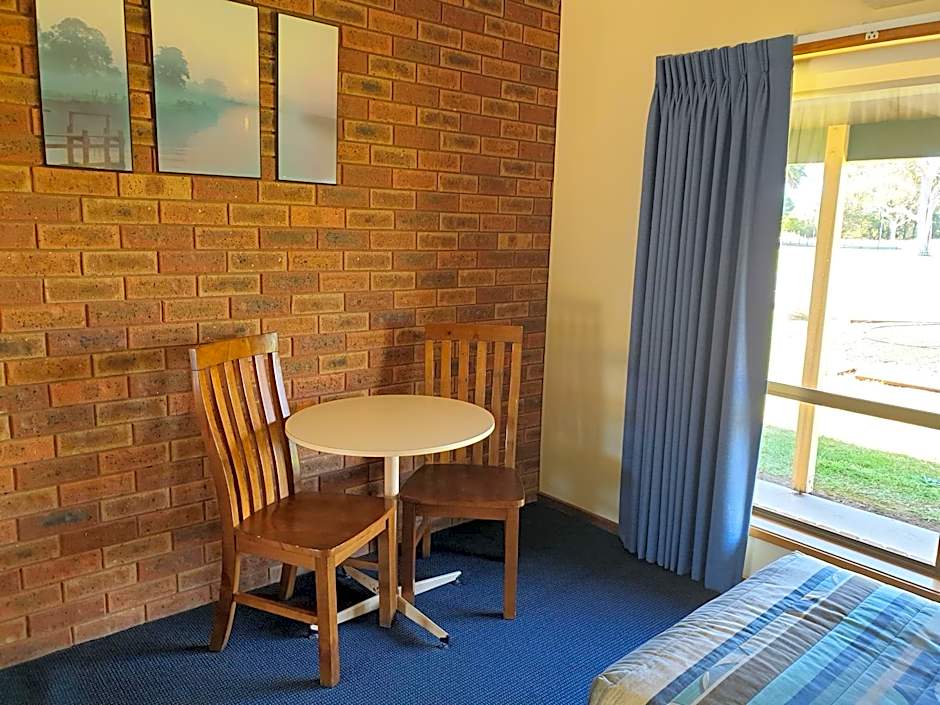 The Finley Palm Motor Inn