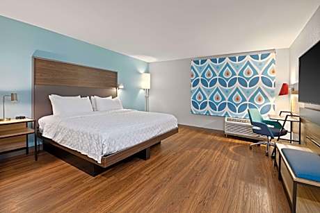 1 King Mobility/Hearing Acc Roll In Shower