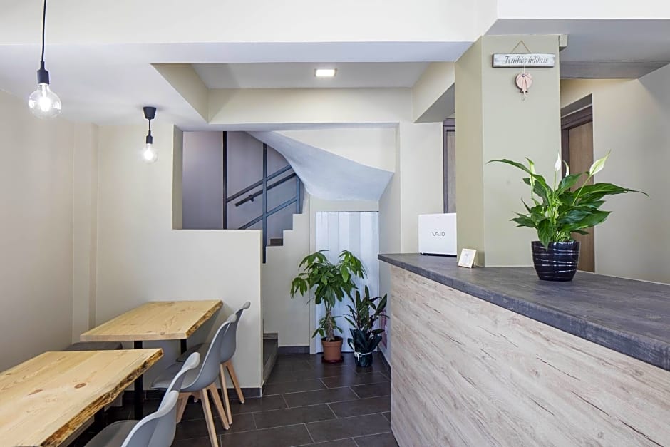Photo 1 of 11 of Entelia