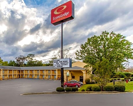 Econo Lodge Inn & Suites Evergreen