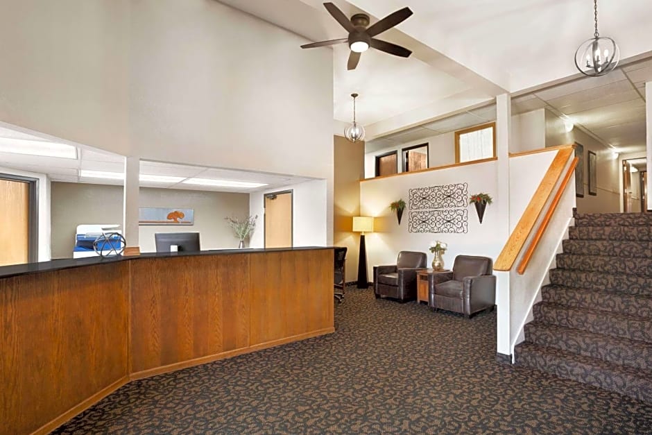 Super 8 by Wyndham Lincoln North