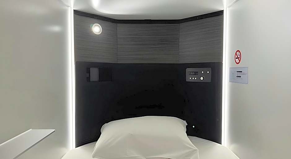 Capsule Hotel Suzumoriya