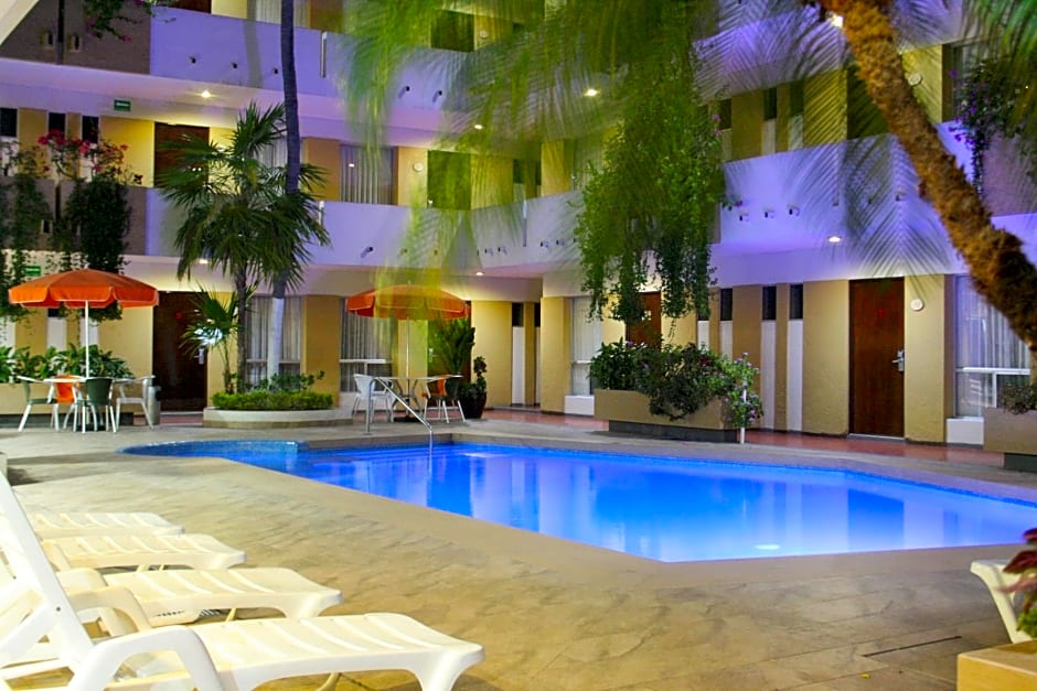 Hotel Azteca Inn