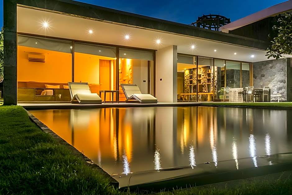 Jimbaran Balangan Beach Front Villa Nakar