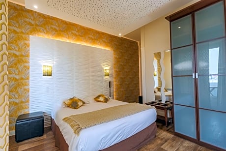 Double or Twin Room with Sea View