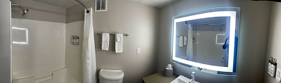 Holiday Inn Express & Suites Marquette By IHG