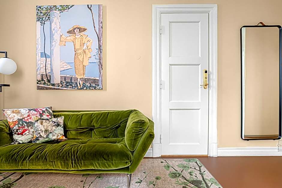 The Apartments Company - The Sweet