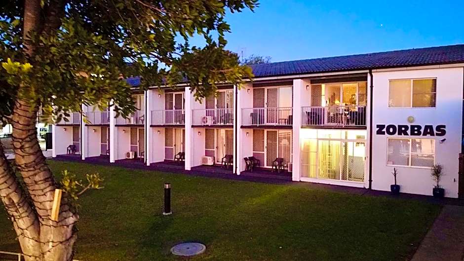 Zorba Waterfront Motel