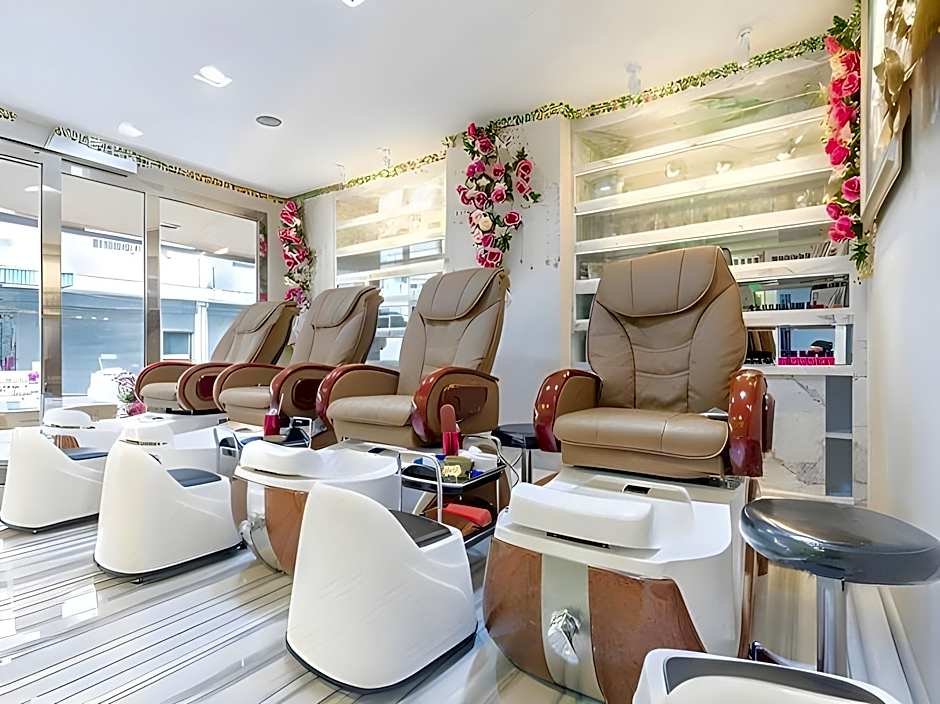 Top High Airport Link Hotel