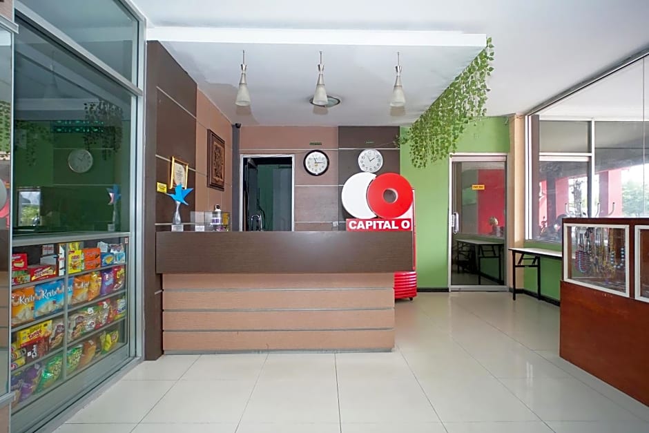 Collection O 2885 Hemra Hotel