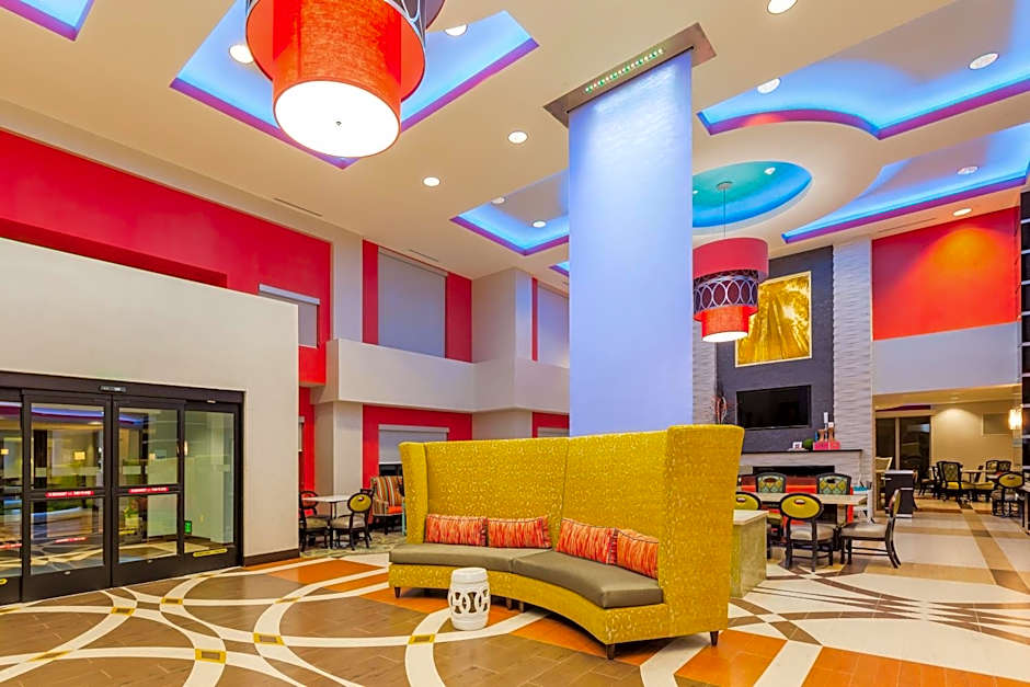 Holiday Inn Express & Suites Eureka By IHG