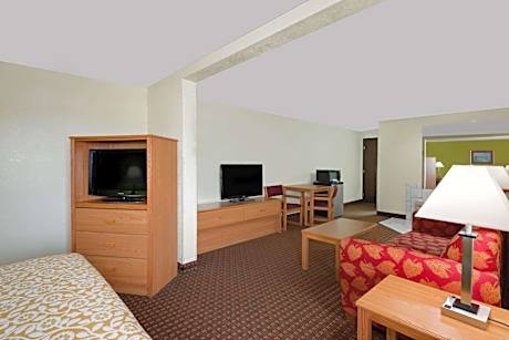 King Studio Suite with Jetted Tub - Non-Smoking