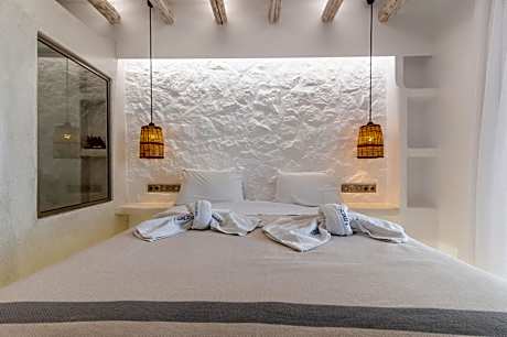 Deluxe Two-Bedroom Apartment with Sea View