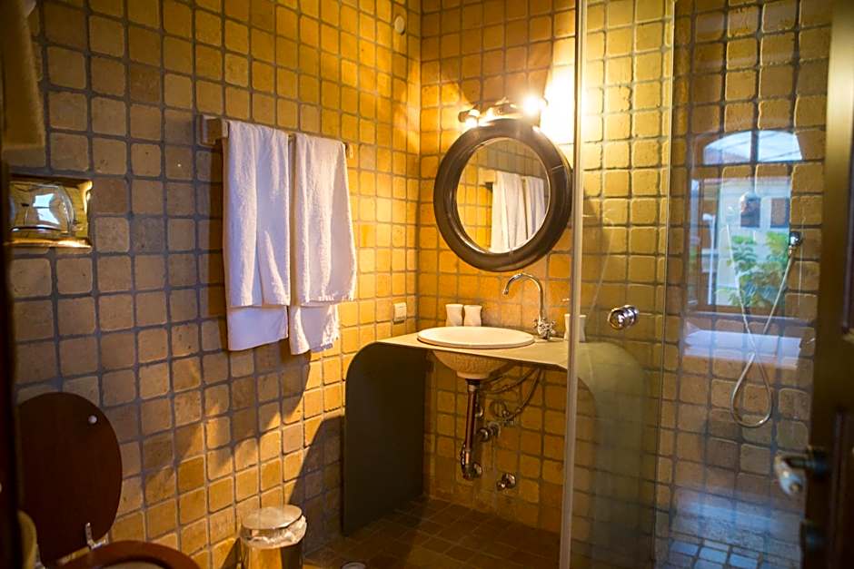 Oikoperiigitis Hotel