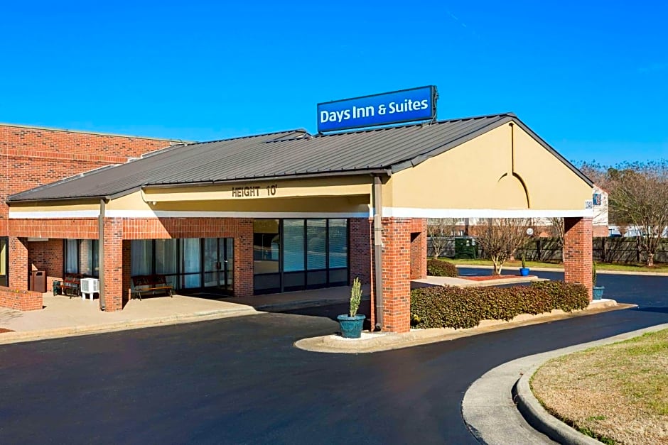 Days Inn & Suites by Wyndham Rocky Mount Golden East