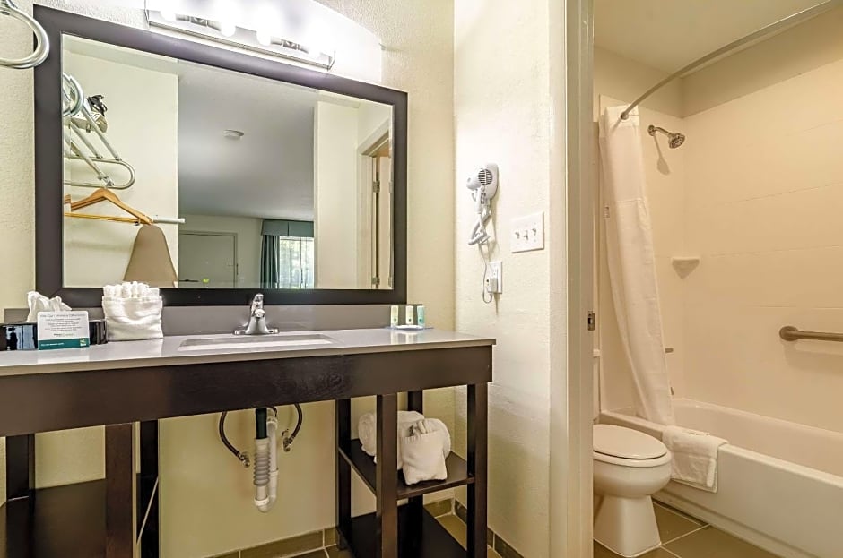 Quality Inn & Suites Creedmor - Butner