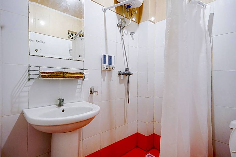 RedDoorz Plus @ Jalan FL Lumban Tobing Sibolga