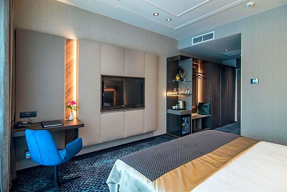 Sky Blue Hotel & Spa