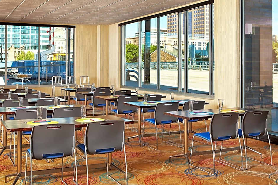 Aloft Milwaukee Downtown