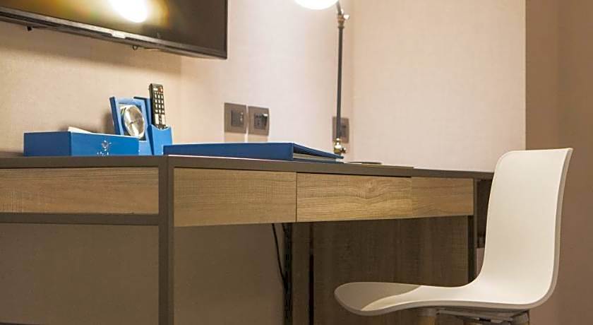 Airline Inn - Kaohsiung Station 